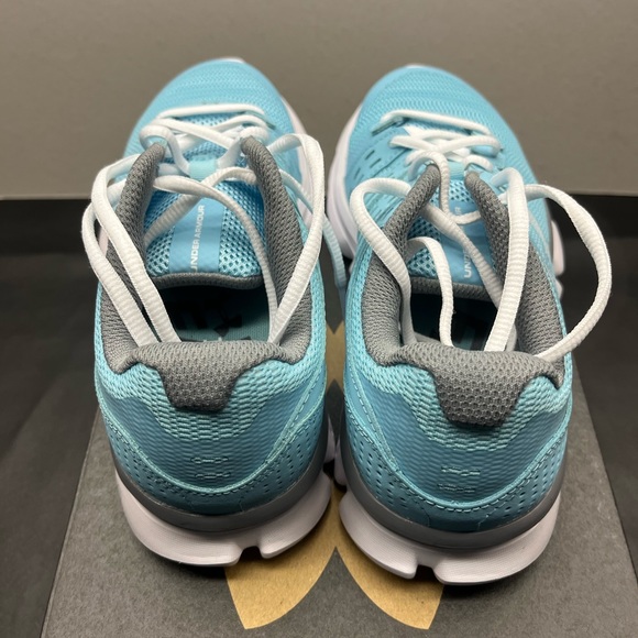 Women’s Under Armour Brand New in box - Size 6.5 - Picture 7 of 8